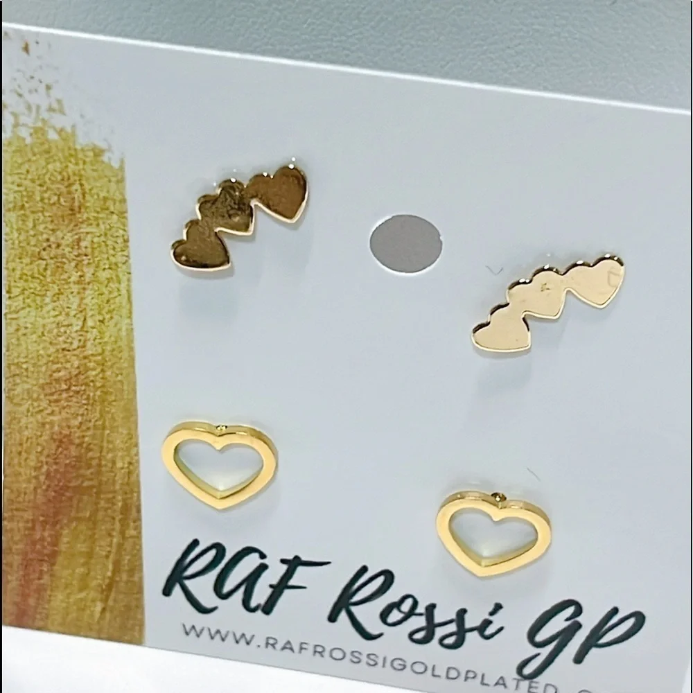 (1) Set of 2 Stainless Steel Studs with 18k of gold layered